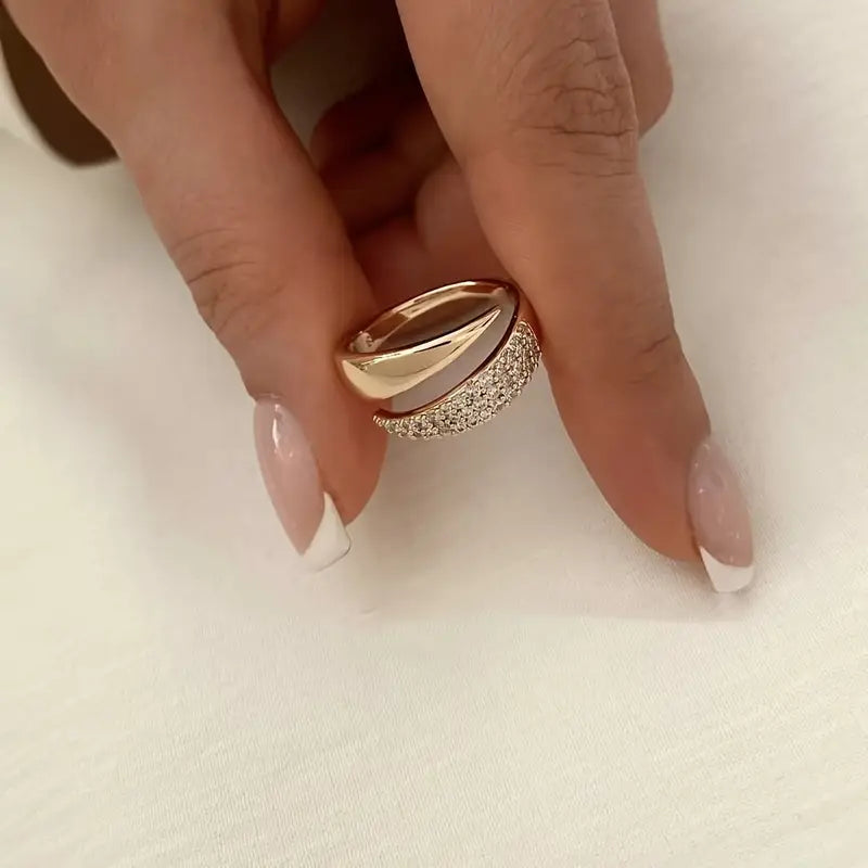 Eleganter, verstellbarer Glitzerring