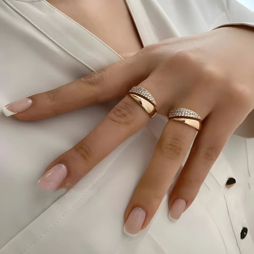 Eleganter, verstellbarer Glitzerring
