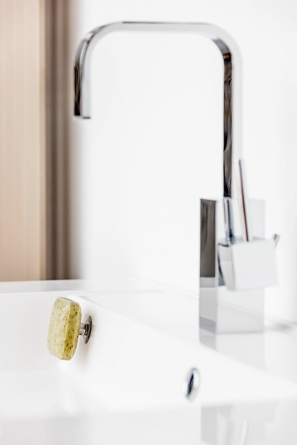 SAVONT Original Magnethalter für Seifen | Immer trocken & sauber | Seifenhalter für Dusche oder Waschbecken